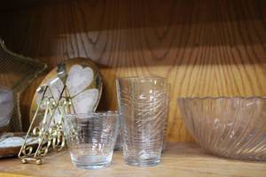 lot 245 image: Houseware Wave glasses and bowl set, Gold mesh Star and decorative plates