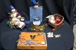 lot 246 image: Home Dcor Snowman and sleigh decorations, Victory cigar box, tea light decorations