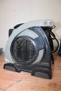 lot 257 image: Lasko Blower Fan with outlets Model 4914