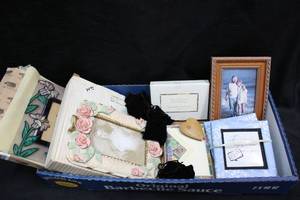 lot 142 image: Flower picture frame, Stained glass photo frames, Small frames with Jane Austin quotes