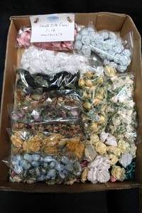 lot 507 image: Mini silk flowers - 1 lb.