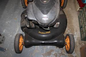 lot 131 image: Lawn Mower Poulan PRO Electrolux 21 model 961320012  Working condition unknown.