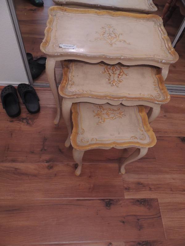 lot 6 image: FURNITURE