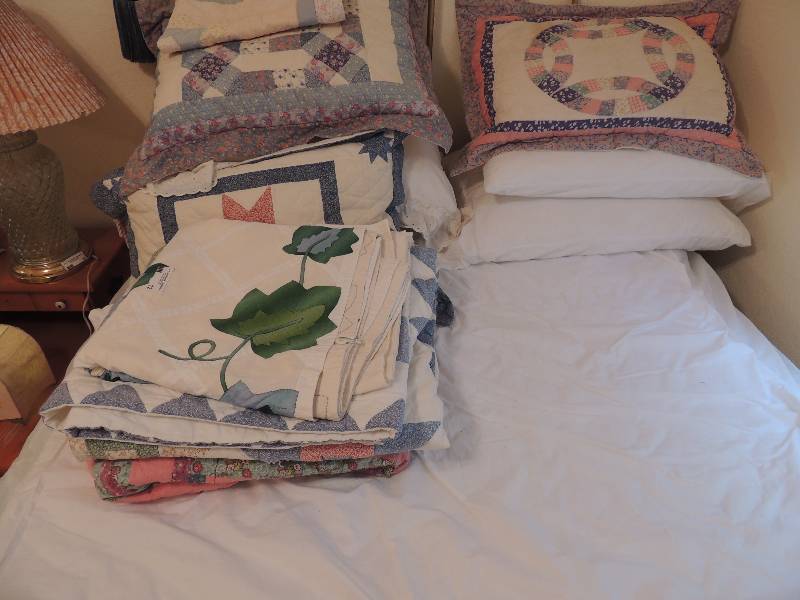 lot 12 image: BEDDING