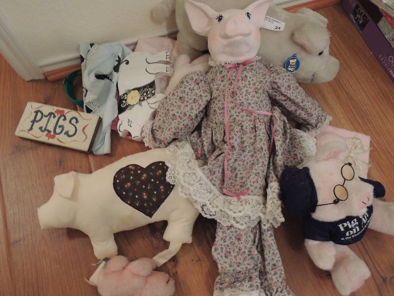 lot 24 image: PIGS