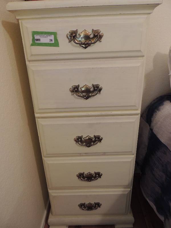 lot 26 image: FURNITURE