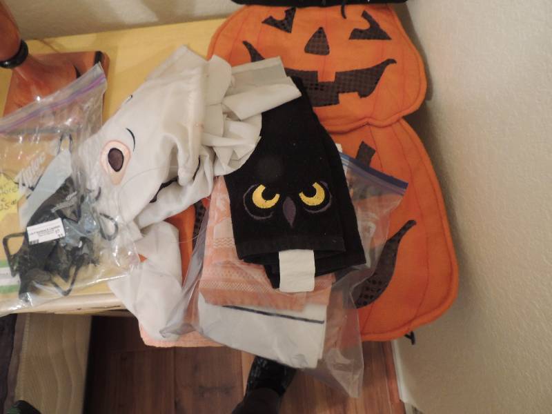 lot 33 image: HALLOWEEN