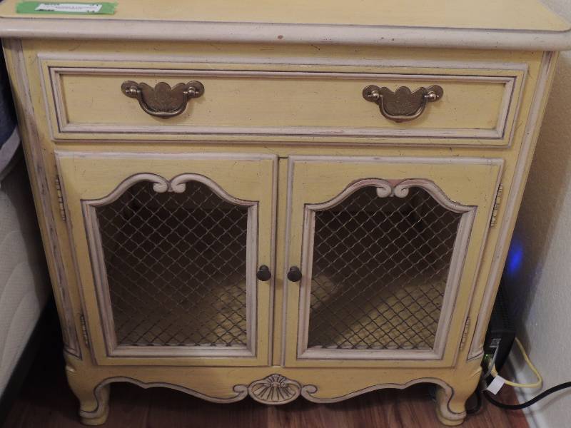 lot 34 image: Baker Furniture