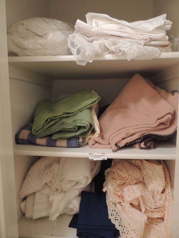 lot 36 image: BEDDING