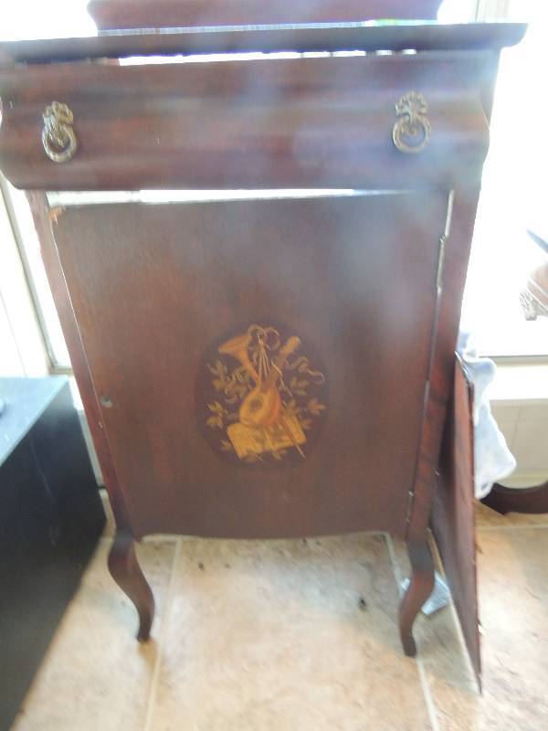 lot 39 image: ANTIQUE