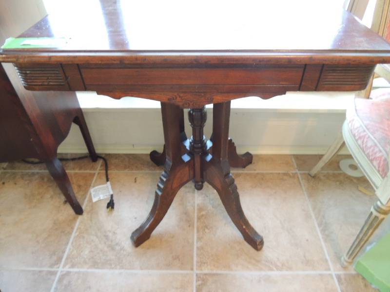 lot 40 image: ANTIQUE
