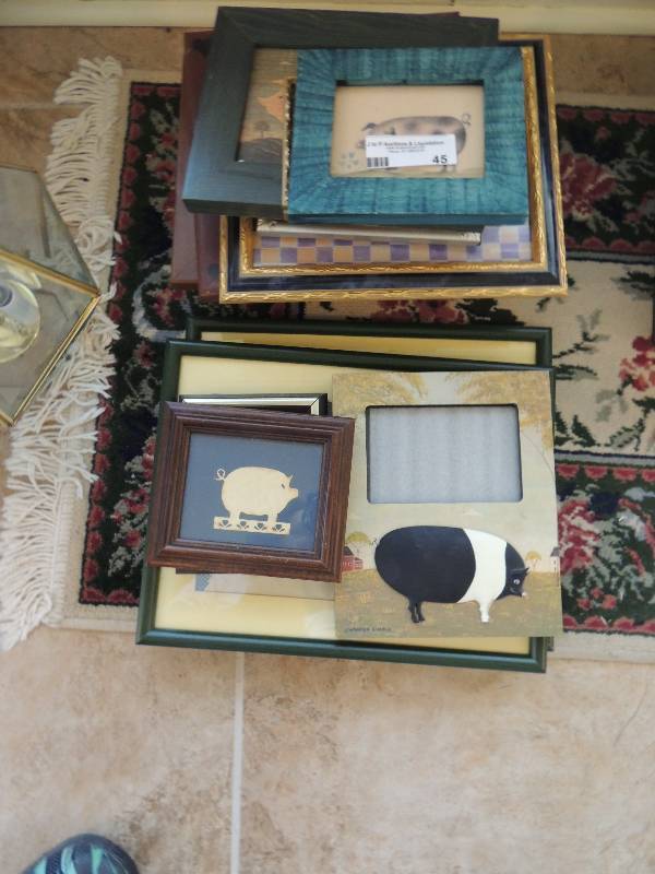 lot 45 image: ART - PIGS