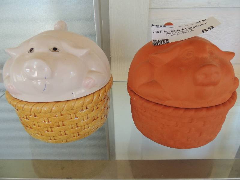 lot 69 image: PIGS