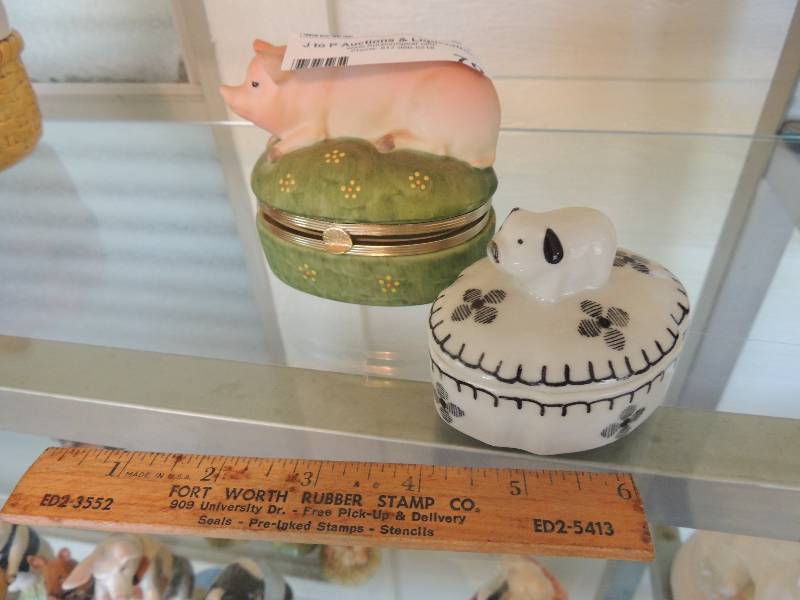 lot 70 image: PIGS