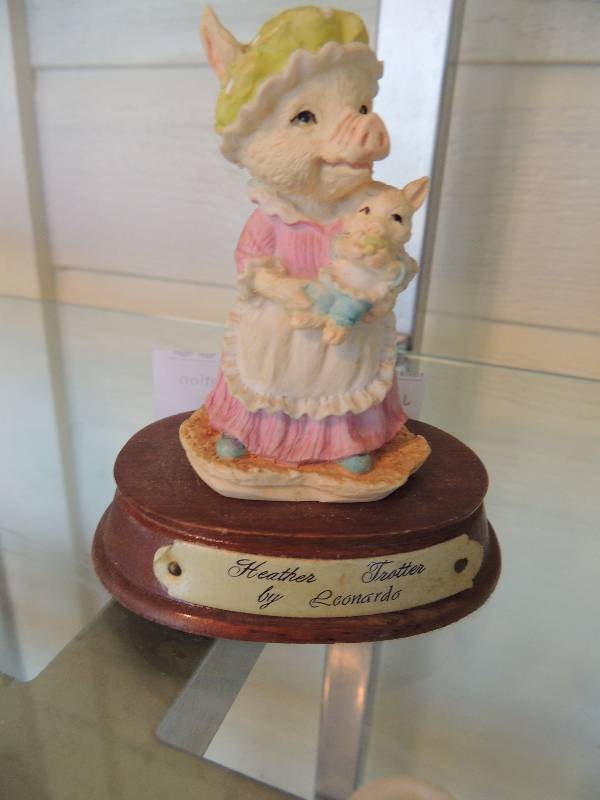 lot 71 image: PIGS