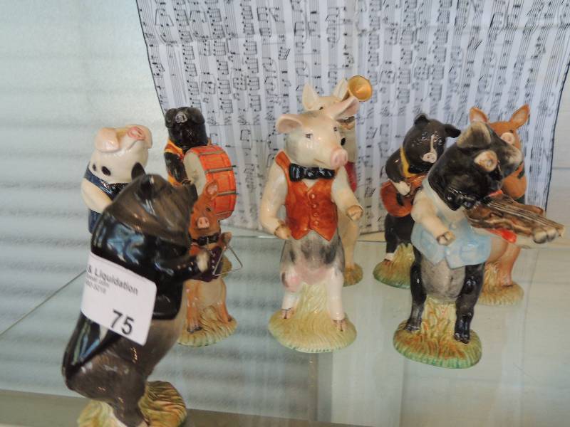 lot 75 image: PIGS