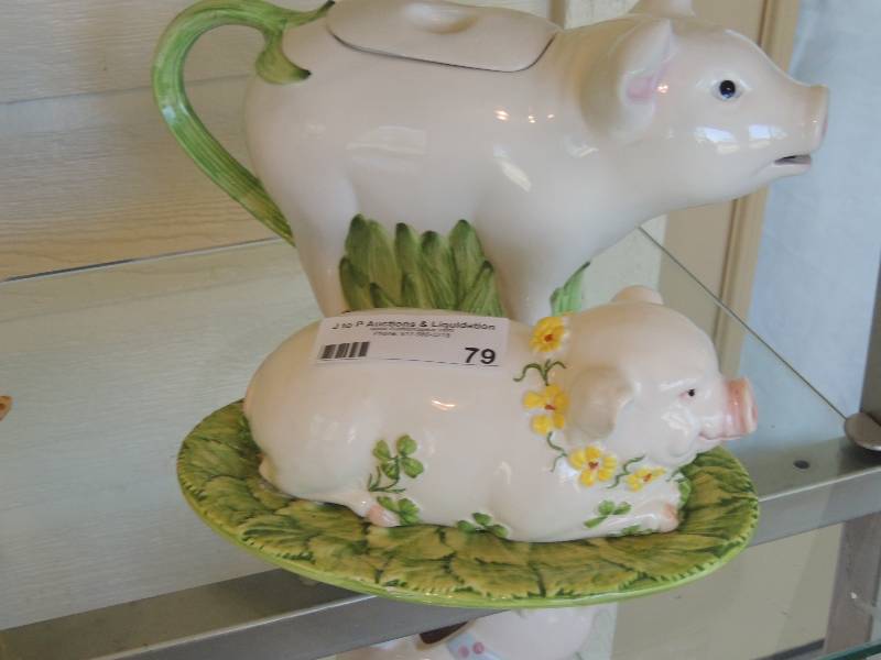 lot 79 image: PIGS
