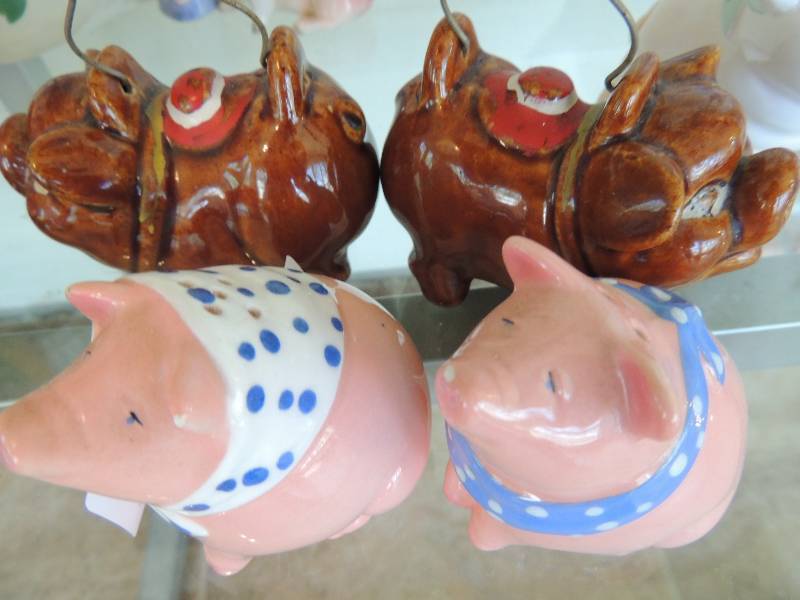 lot 83 image: PIGS