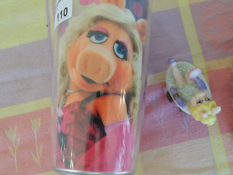 lot 110 image: PIGS