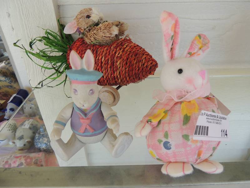 lot 114 image: PIGS