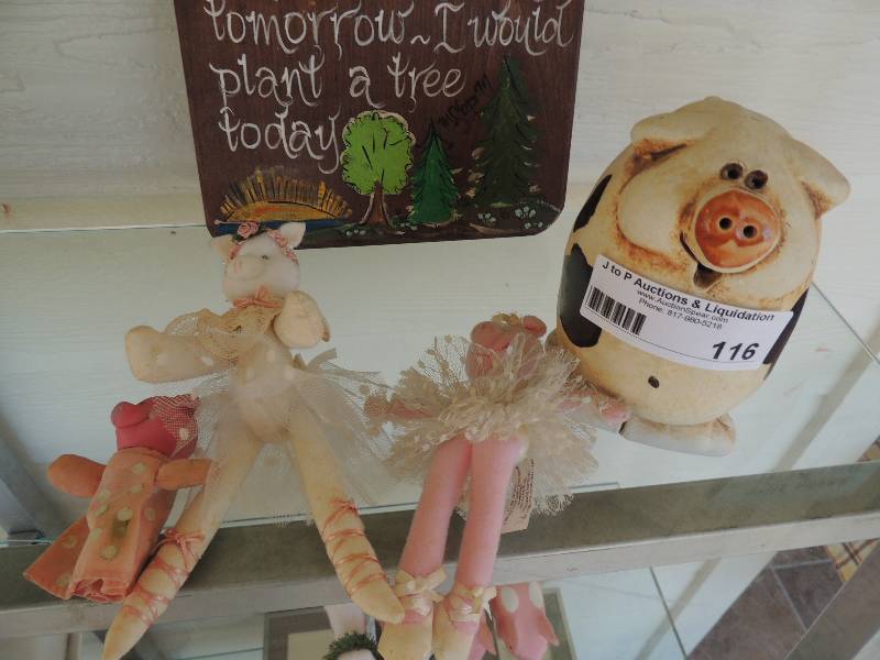 lot 116 image: PIGS