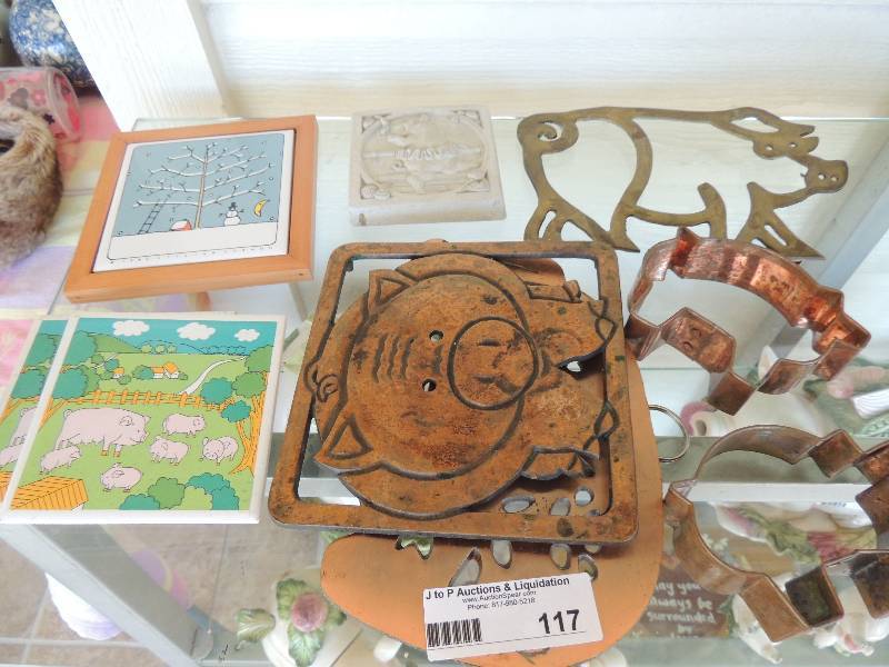 lot 117 image: PIGS