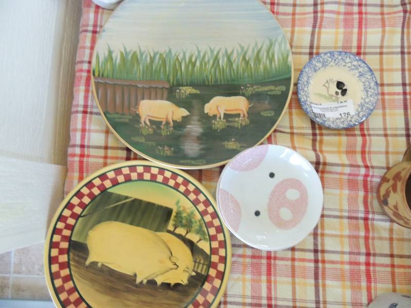 lot 126 image: PIGS