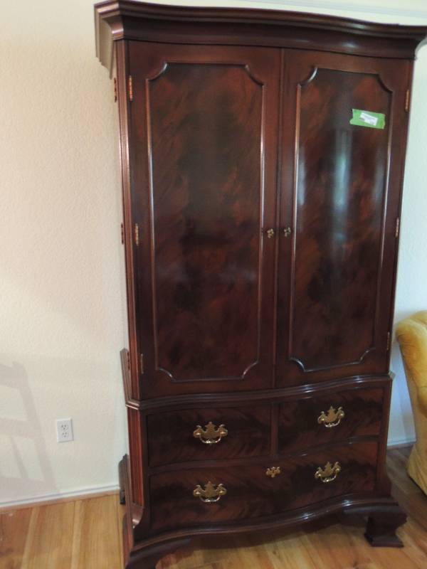 lot 132 image: Baker Furniture