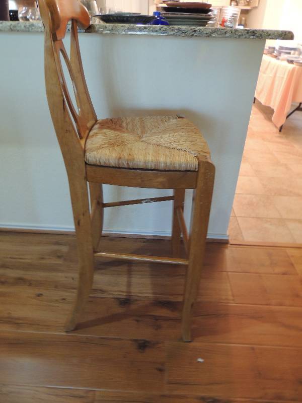 lot 135 image: FURNITURE