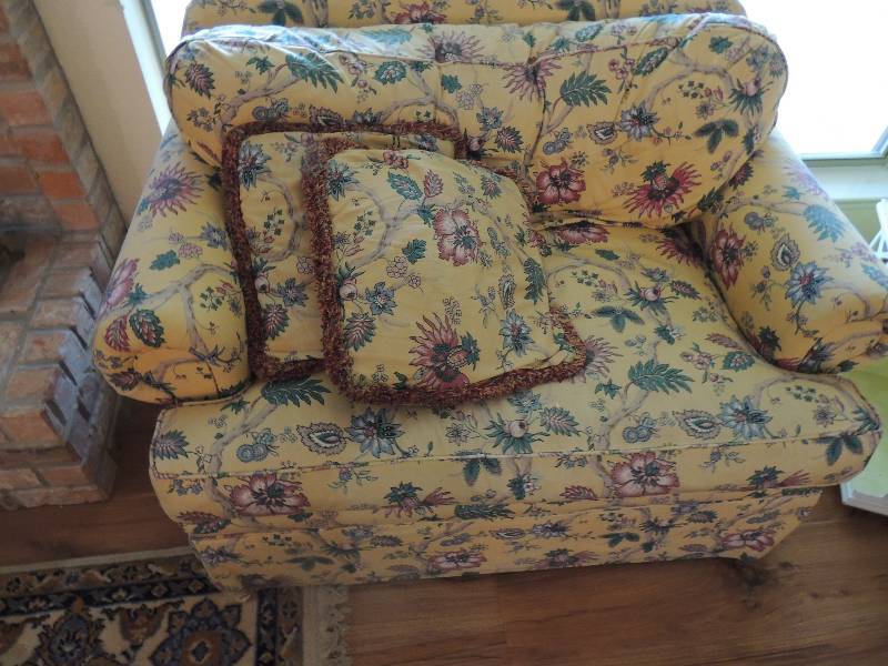 lot 226 image: FURNITURE