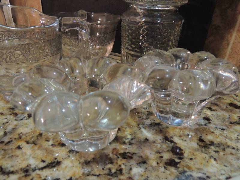 lot 146 image: GLASSWARE