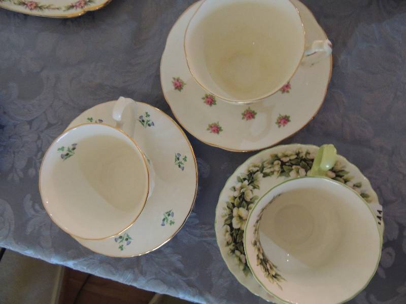 lot 241 image: Royal Albert