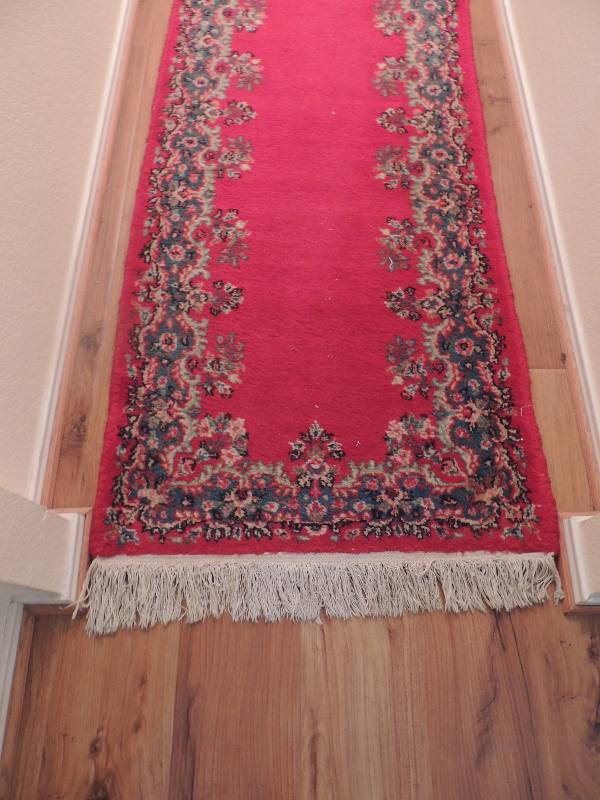 lot 280 image: RUG- HAND WOVEN KAZVIN
