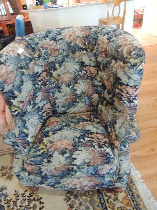 lot 230 image: Baker Furniture