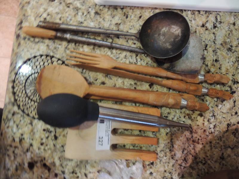 lot 327 image: KITCHEN