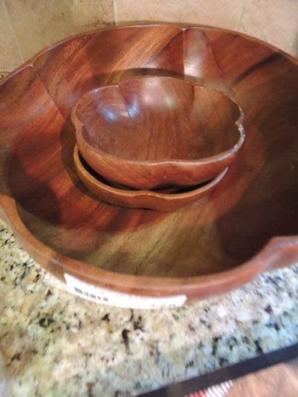 lot 328 image: KITCHEN
