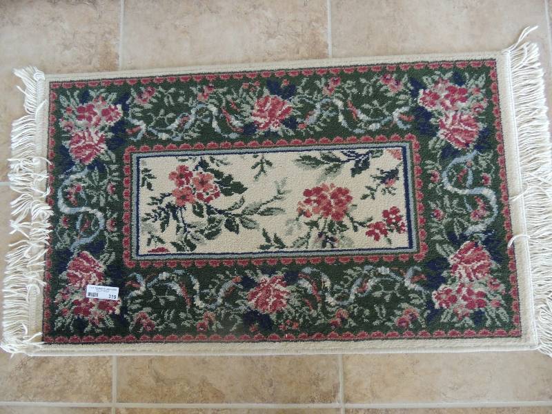 lot 319 image: RUG
