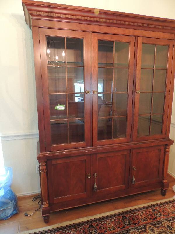lot 1 image: Baker Furniture