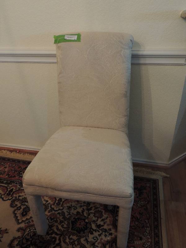 lot 3 image: Furniture
