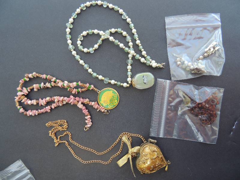 lot 311 image: JEWELRY