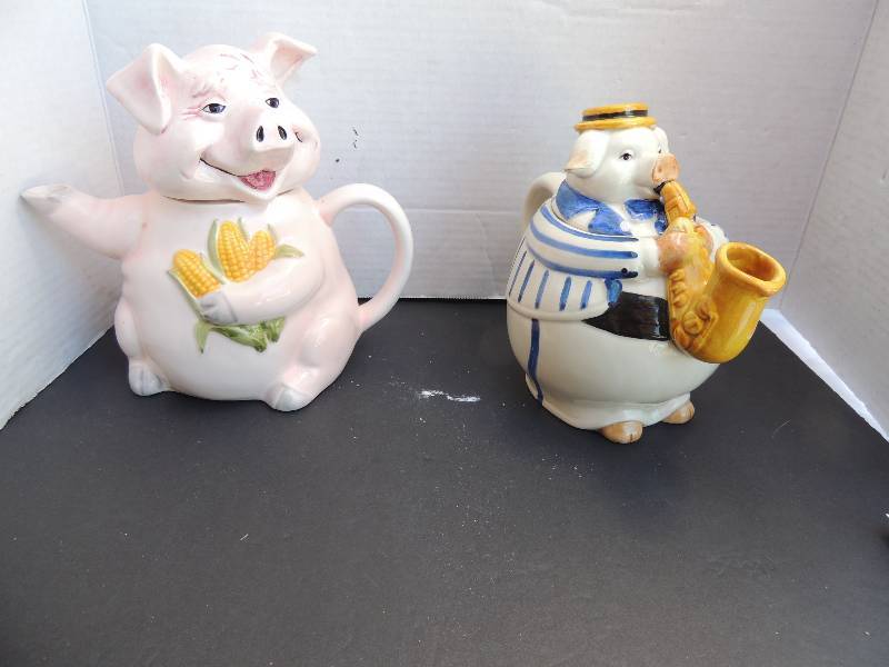 lot 333 image: PIGS