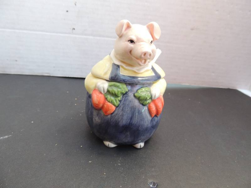 lot 335 image: PIGS