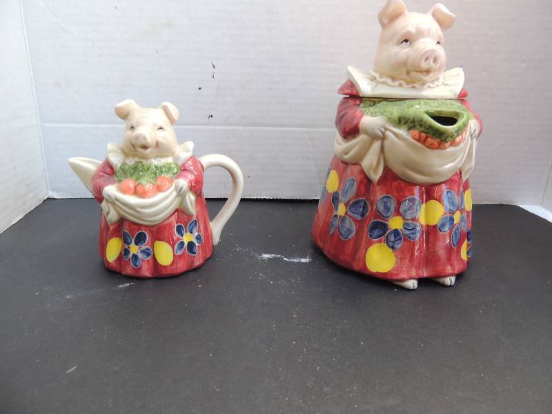 lot 334 image: PIGS