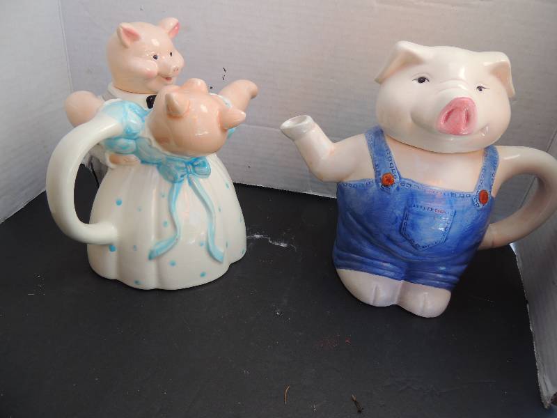 lot 337 image: PIGS