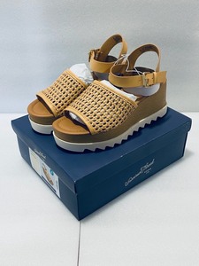 lot 69 image: New Universal Thread Womens Alba Memory Foam Sandals - Size 8 - Tan