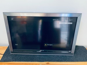 lot 149 image: Sony Bravia 40 W-Series 1080p LCD HDTV #KDL-40W300 - Black