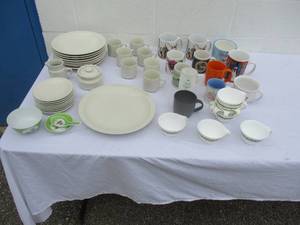lot 14 image: Mixed Lot- dishes and coffee cups