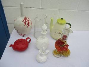 lot 31 image: Mixed Lot pitchers, teapots and vasses