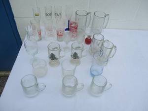 lot 17 image: Mixed Lot Mugs, cups and glasses
