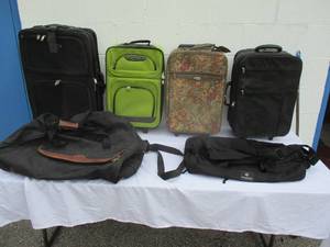 lot 38 image: Lot- Rolling suitcases and bags